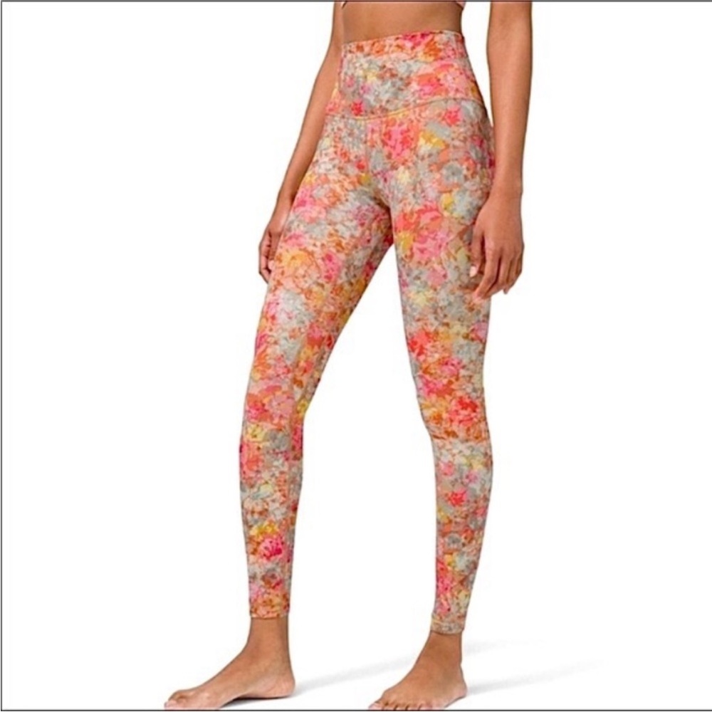 Lululemon Align Pant 25"
Inflorescence Multi size 4